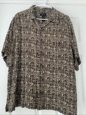 Claiborne Men’s Patterned Button Up Top XL